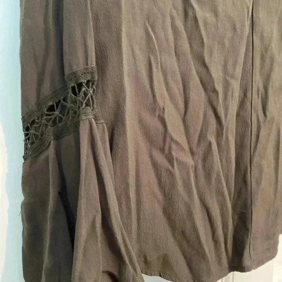ASTR the label - olive green peasant blouse- long flare sleeve -medium - Picture 8 of 8